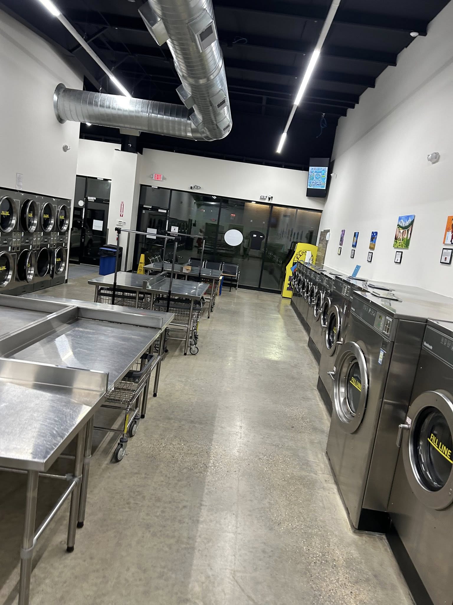 Commercial laundry space